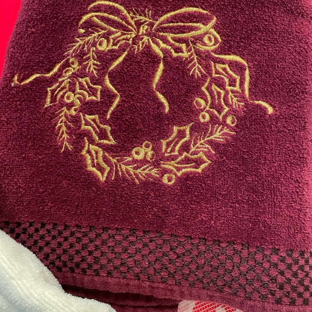 4 bathroom Christmas towels - Picture 5 of 6
